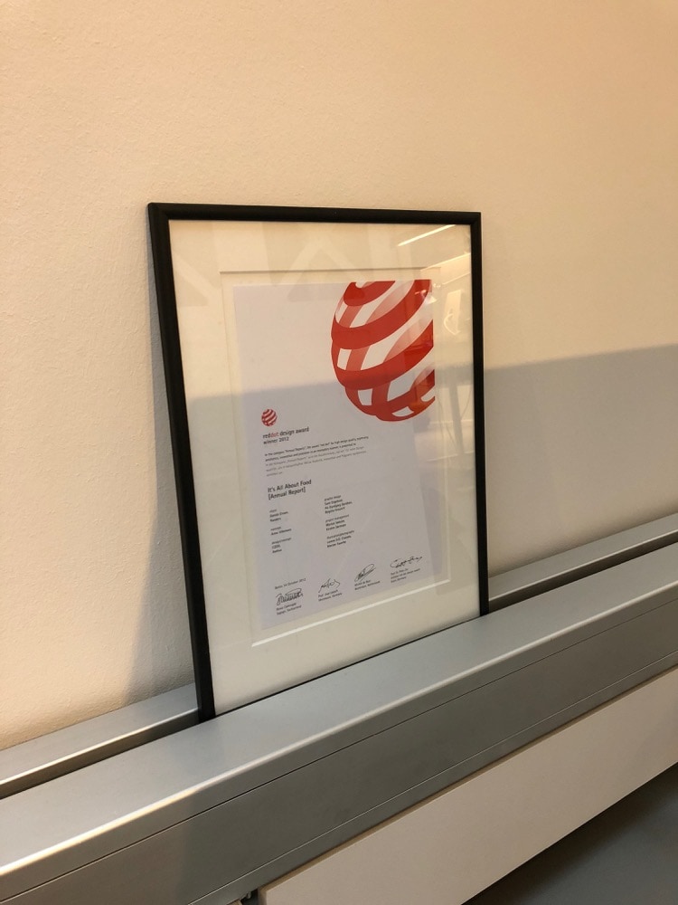 creative zoo har fundet flere red dot design awards som pryder kontoret