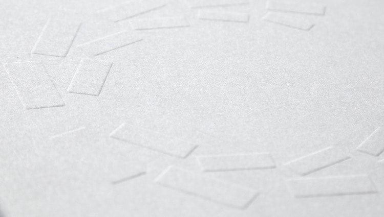 Bomærket på forsiden af magasinet til Ceres Byen er præget, som giver en enkel forside. 