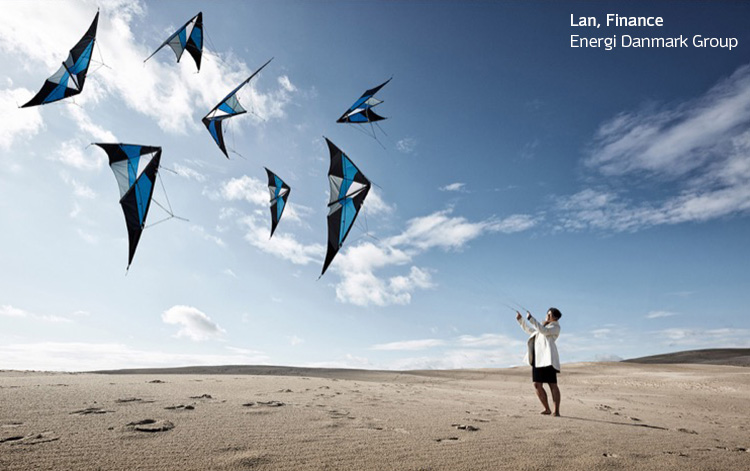 Trylledrikken i Energi Danmarks foto er deres medarbejdere. De er Energi Danmark, og det skaber genkendelighed og sammenhæng. 