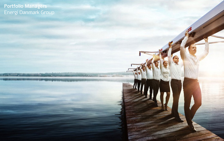 Trylledrikken i Energi Danmarks foto er deres medarbejdere. De er Energi Danmark, og det skaber genkendelighed og sammenhæng. 