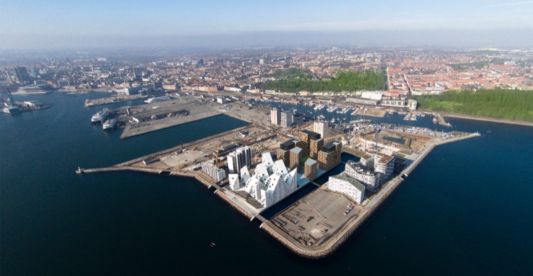 Pakhusene ligger på Aarhus Ø og indeholder både bolig og erhverv.