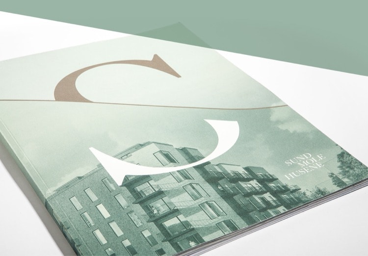 Sundmolehusenes logo fungerer som forside på salgsmaterialet til potentielle købere. 