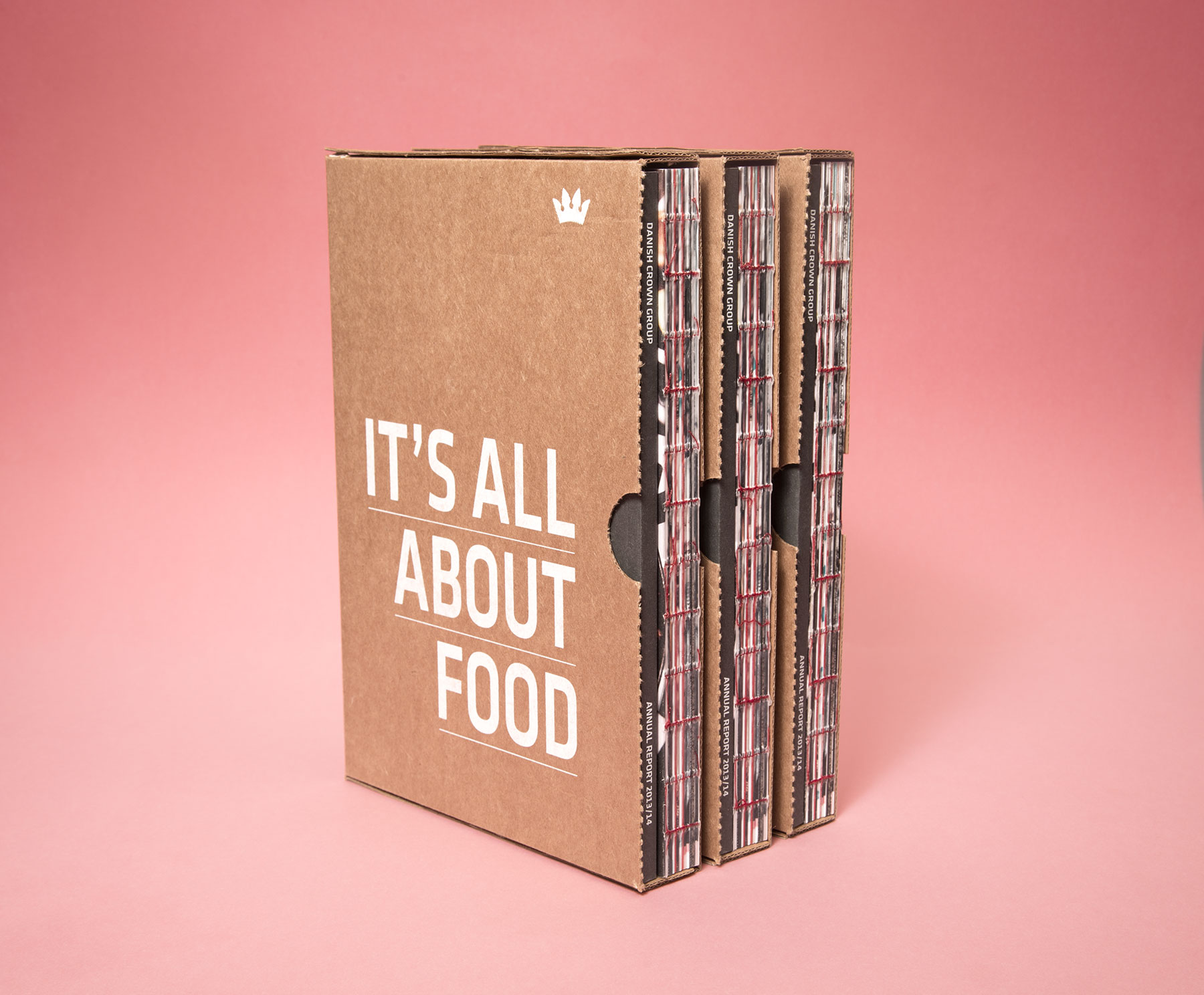 Årsrapporten havde både et stramt budget og tidsplan. Det krævede kreativ og utraditionel tænkning. Resultatet er en årsrapporten med åbenhed, pålidelighed og transparans. 