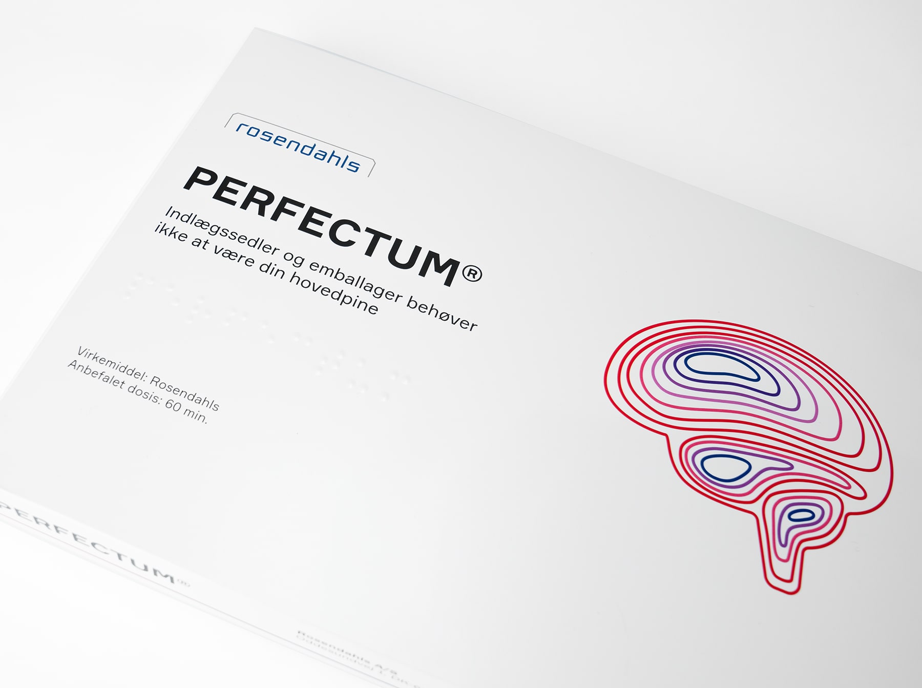 Perfektum er navnet på det fiktive brand, som står på medicinemballagen, der indeholder en indlægsseddel og personlig video-hilsen fra Rosendahls. 