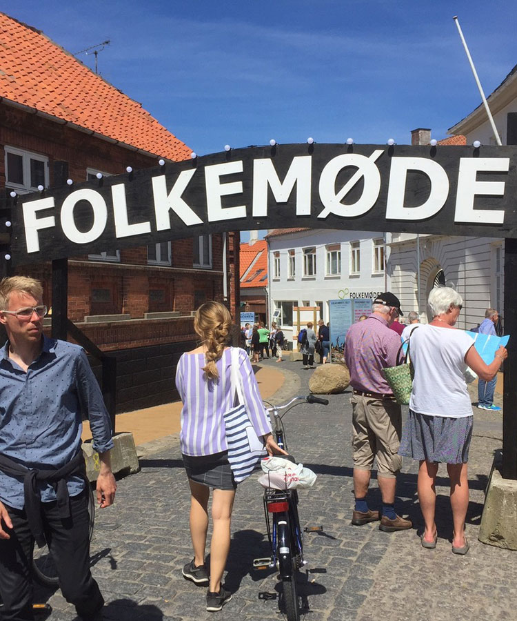 På blot 4 dage udbyder Folkemødet 3000 forskellige events, men hvorfor skal du som virksomhed, organisation eller NGO tage afsted? 